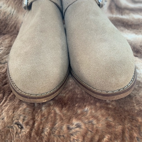 BP Flat Taupe Buckle Boot - Picture 3 of 10